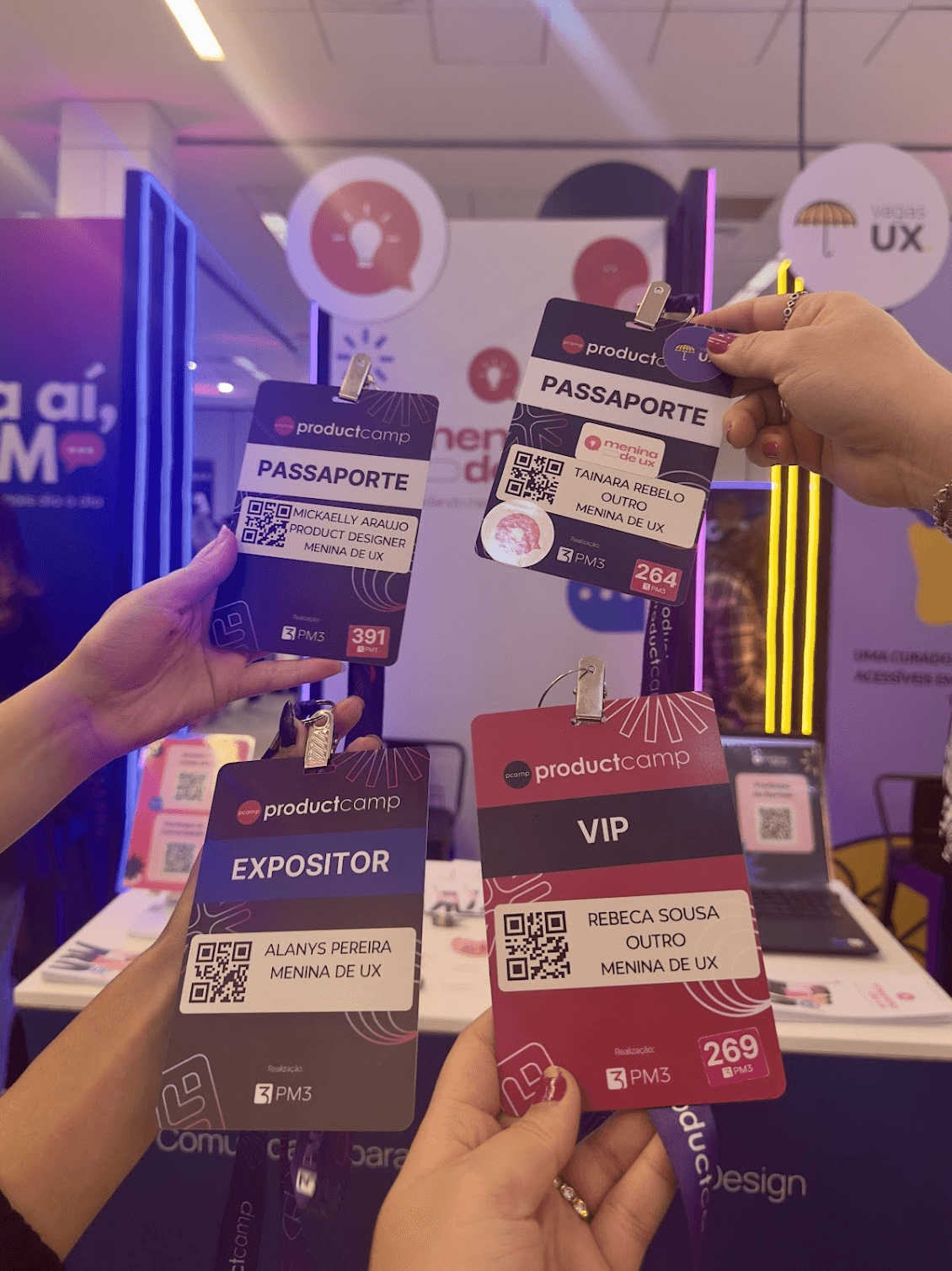 Palestra Menina de UX em palco